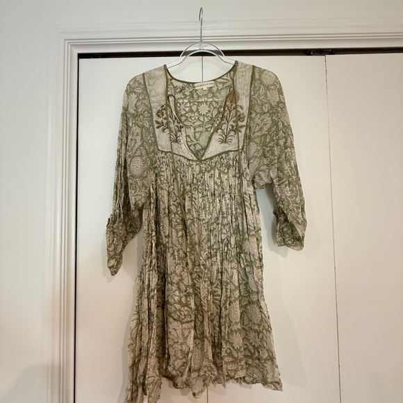 Daughters of India Dresses & Skirts - Daughters of India Green and Cream Floral Dress